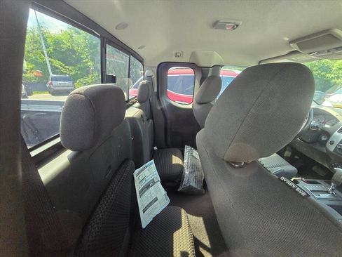 Used 2017 Nissan Frontier SV w/ SV Value Truck Package AWD/4WD image 6
