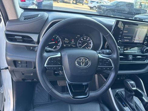 Used 2020 Toyota Highlander XLE image 15