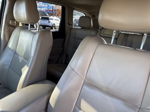 Used 2016 Jeep Grand Cherokee Limited w/ Luxury Group II image 13