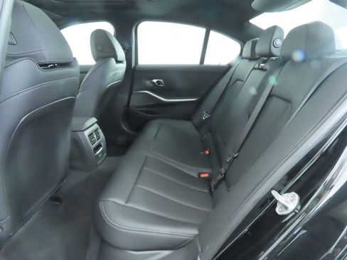 Used 2025 BMW 330i Sedan w/ M Sport Package image 23