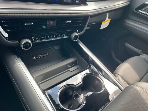 New 2026 Chevrolet Suburban Premier RWD image 37