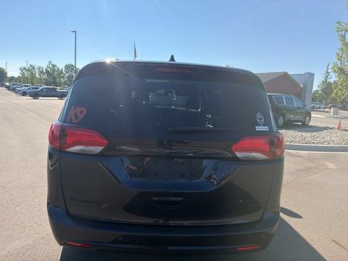 Used 2020 Chrysler Pacifica Touring-L w/ Advanced Safetytec Group AWD/4WD image 4