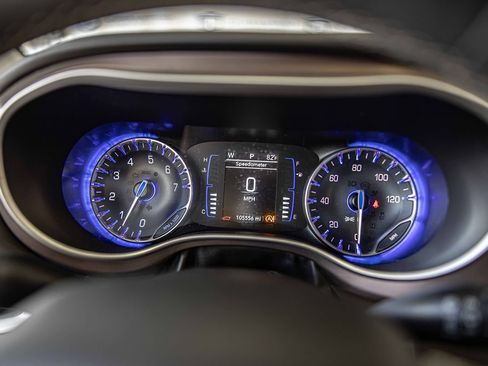 Used 2022 Chrysler Voyager LX image 25