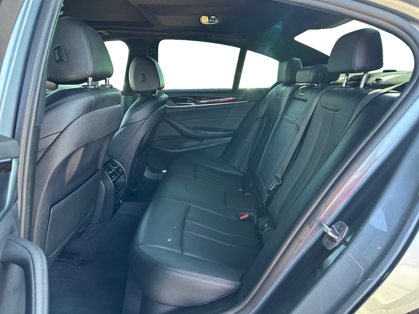 Used 2018 BMW 530i RWD image 13