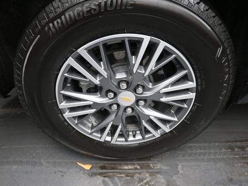 Certified 2025 Chevrolet Traverse LT image 11