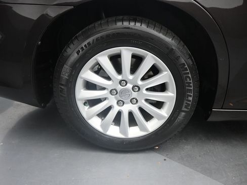 Used 2013 Chrysler 300 image 21