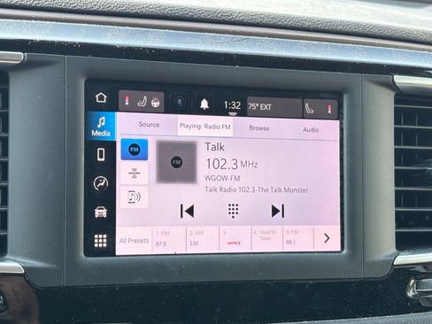 Used 2022 Chrysler Voyager LX FWD image 7