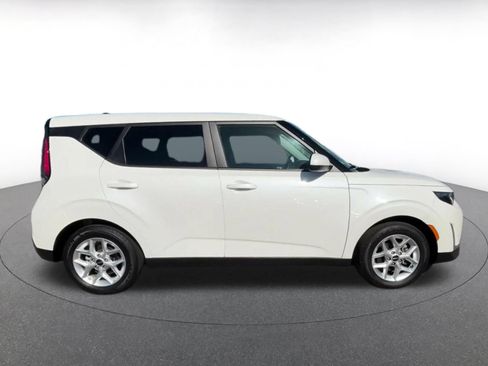 Used 2025 Kia Soul LX w/ LX Technology Package FWD image 13