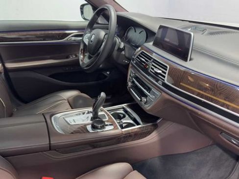 Used 2019 BMW 750i w/ Autobahn Package RWD image 13