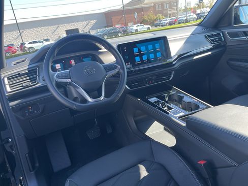 Used 2025 Volkswagen Atlas Cross Sport SE image 27