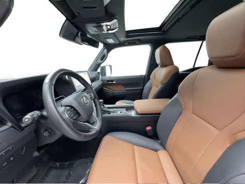 Used 2025 Lexus GX 550 w/ Accessory Package (2T) image 20