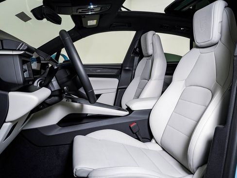 New 2025 Porsche Macan 4S Electric image 5