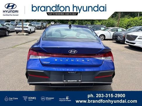 Used 2024 Hyundai Elantra SEL w/ Convenience Package FWD image 5