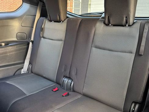 Used 2017 Nissan Pathfinder SV image 24