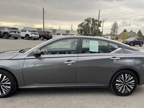 Used 2024 Nissan Altima 2.5 SV image 6