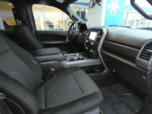 Used 2019 Ford Expedition XLT image 17