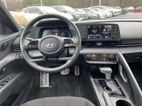 Certified 2025 Hyundai Elantra Sport image 12