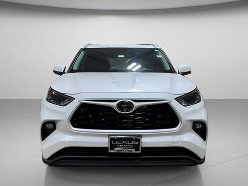 Used 2024 Toyota Highlander XLE AWD/4WD image 9