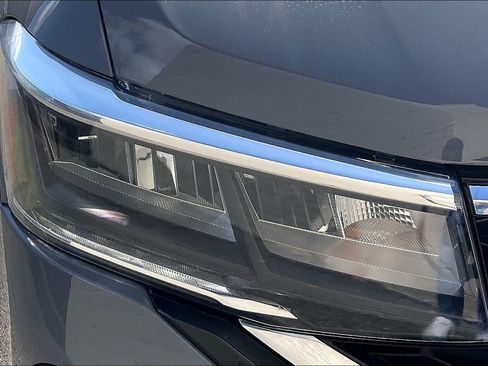 Certified 2023 Volkswagen Taos SE w/ Black Wheel Package image 27