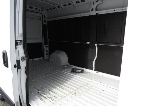 Used 2024 RAM ProMaster 2500 w/ Convenience Group image 25
