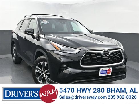 Used 2023 Toyota Highlander XLE image 1