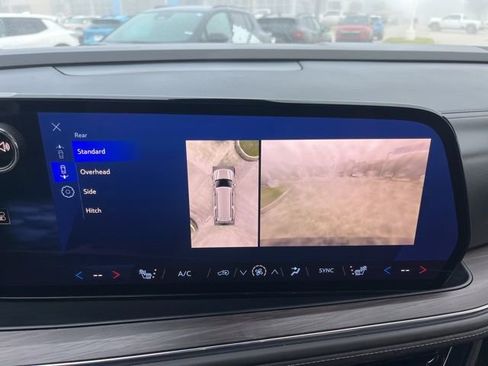 Used 2025 Chevrolet Suburban LT RWD image 27