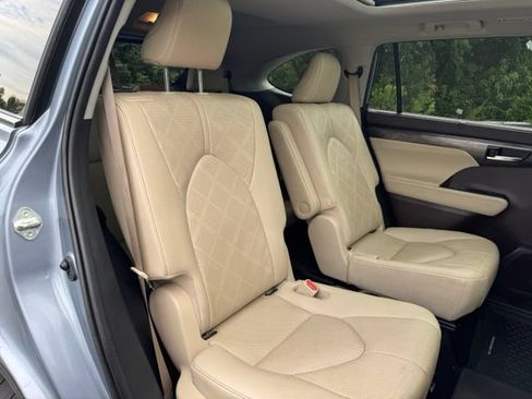 Used 2020 Toyota Highlander Limited AWD/4WD image 25