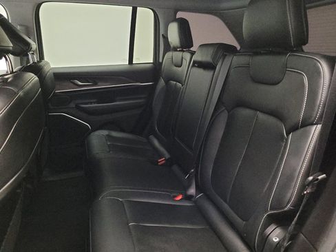 Used 2022 Jeep Grand Cherokee Limited RWD image 18