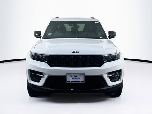 Used 2022 Jeep Grand Cherokee Altitude image 2