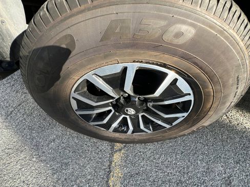 Used 2023 Toyota Tacoma 2WD Double Cab image 31