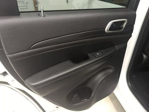 Used 2021 Jeep Grand Cherokee Laredo X AWD/4WD image 11
