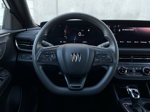 Used 2025 Buick Envista Preferred image 32