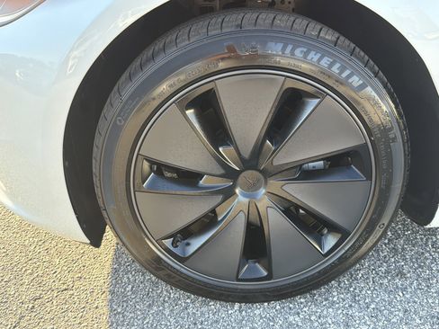 Used 2025 Tesla Model 3 Long Range image 17