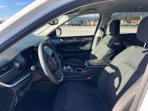 Used 2022 Jeep Grand Cherokee L Laredo w/ Luxury Tech Group I image 5