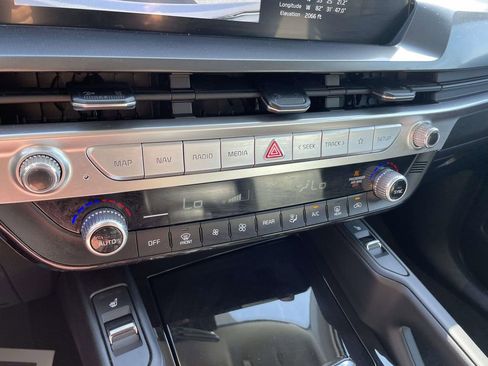 Used 2025 Kia Telluride S AWD/4WD image 19