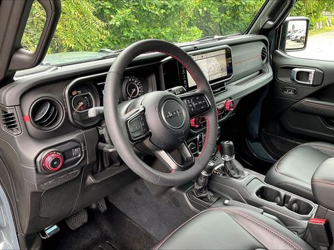Used 2024 Jeep Wrangler Unlimited Rubicon w/ Capability Package AWD/4WD image 14
