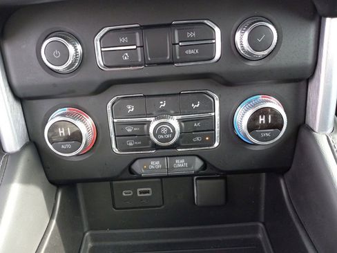 Used 2021 GMC Yukon SLE image 34