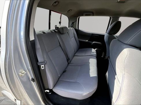 Used 2016 Toyota Tacoma SR5 w/ SR5 Appearance Package (SN) image 16