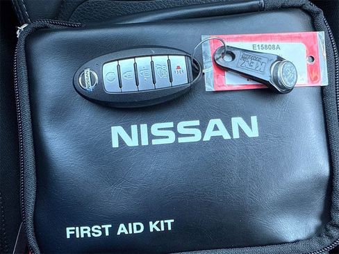 Used 2019 Nissan Rogue SL w/ Premium Package image 3