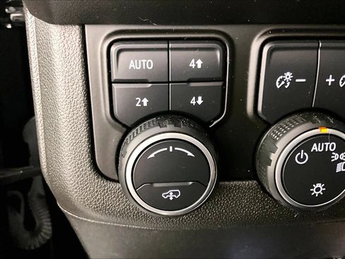 Used 2021 Chevrolet Suburban Z71 w/ Z71 Off-Road Package AWD/4WD image 35