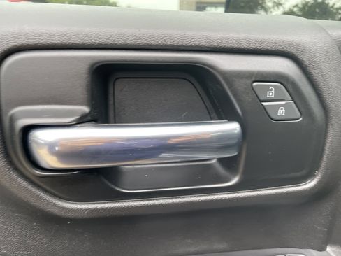 Used 2019 Chevrolet Silverado 1500 Custom w/ Custom Value Package image 33