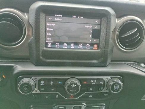 Used 2023 Jeep Wrangler Unlimited Sport AWD/4WD image 31