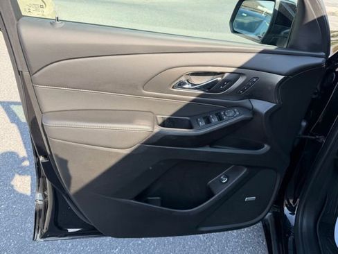 Used 2023 Chevrolet Traverse Premier image 29