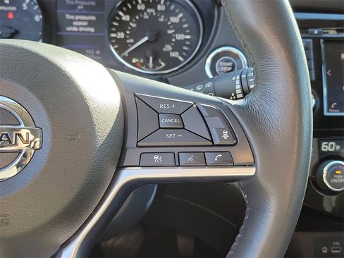 Used 2018 Nissan Rogue SV w/ Premium Package image 6