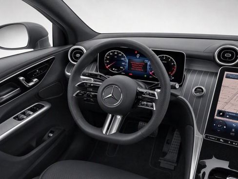 Used 2024 Mercedes-Benz GLC 300 4MATIC image 27