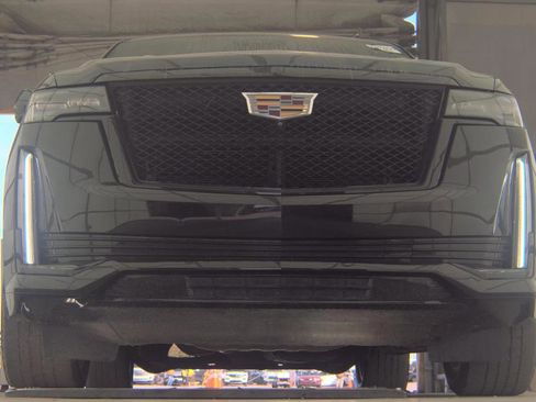 Used 2021 Cadillac Escalade ESV Sport Platinum image 4