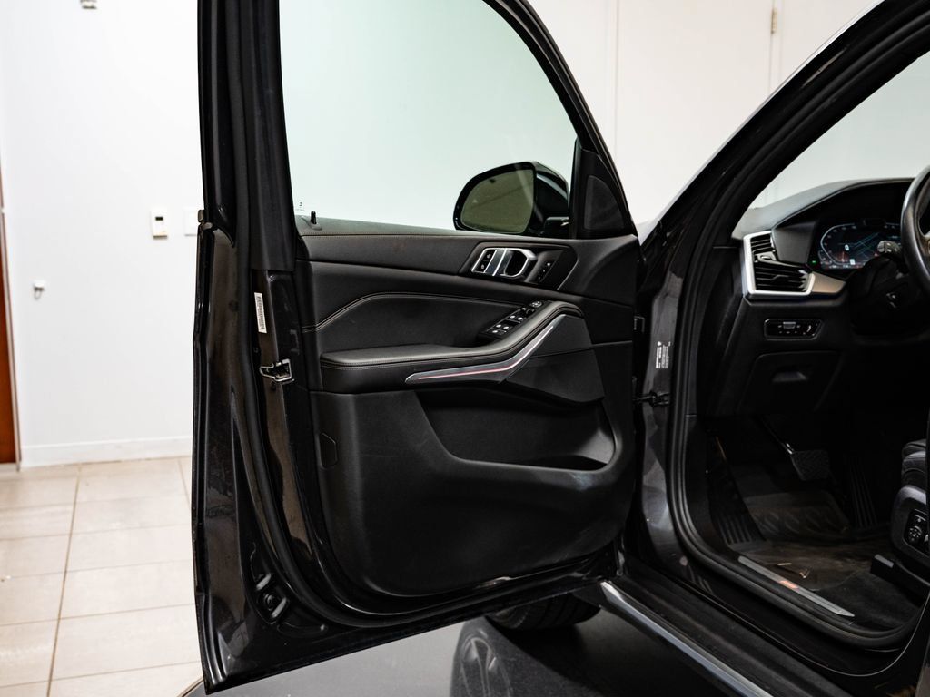 Used 2023 BMW X5 xDrive40i AWD/4WD image 27