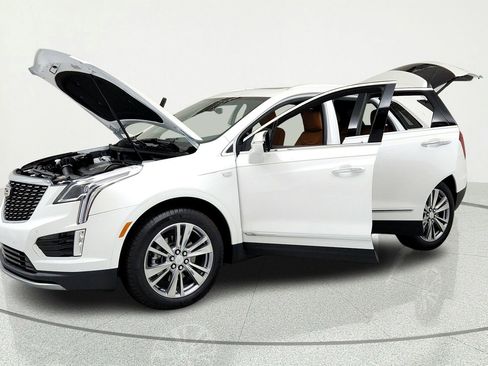 Certified 2025 Cadillac XT5 Premium Luxury w/ LPO, Floor Liner Package AWD/4WD image 9
