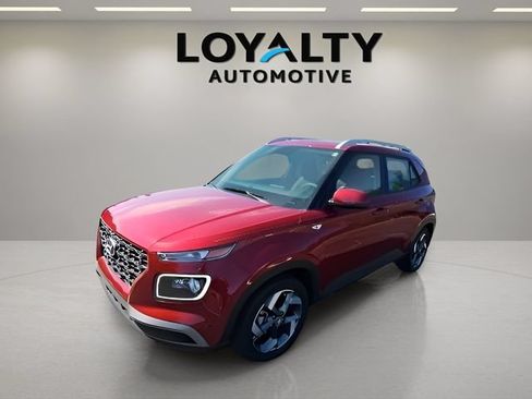Used 2024 Hyundai Venue Limited FWD image 1