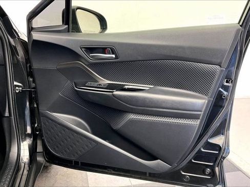 Used 2019 Toyota C-HR XLE FWD image 26